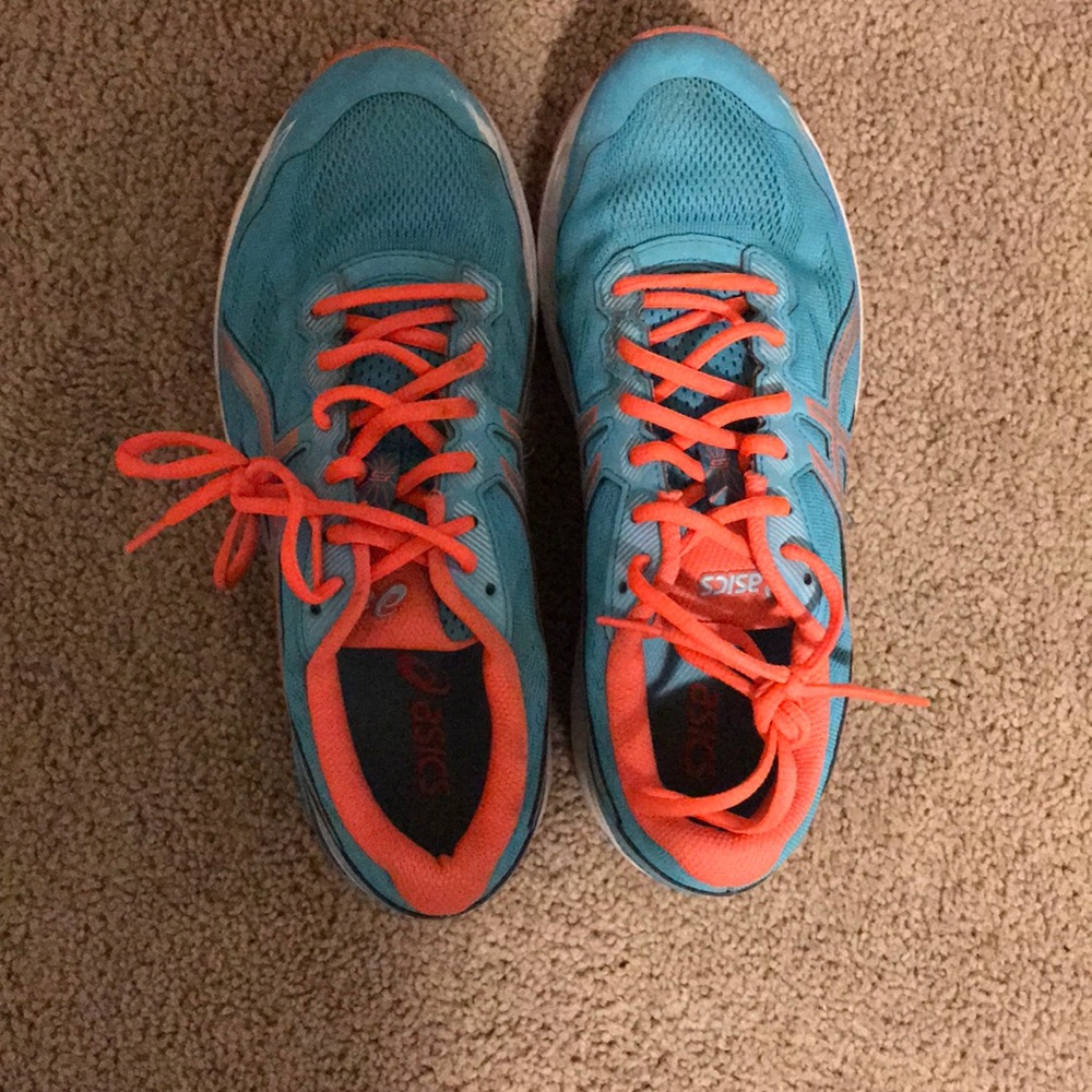 Running shoes
